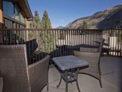Four Bedroom Mountain View Ski Condo in Vail