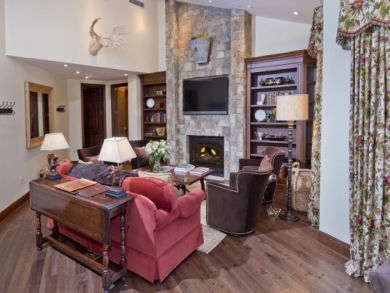 Four Bedroom Mountain View Ski Condo in Vail