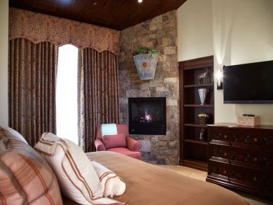 Four Bedroom Mountain View Ski Condo in Vail