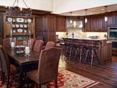 Four Bedroom Mountain View Ski Condo in Vail