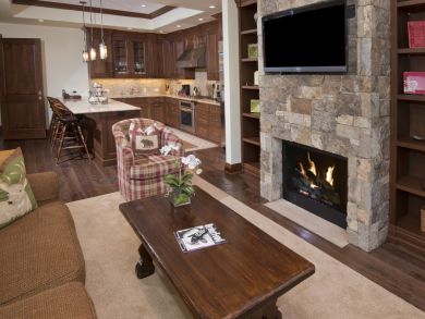 Four Bedroom Mountain View Ski Condo in Vail