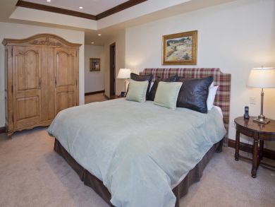 Four Bedroom Mountain View Ski Condo in Vail