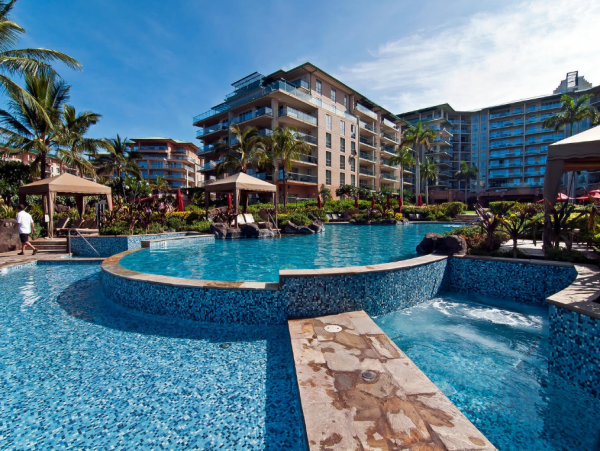 Luxurious Lahaina Rental: 3-Bedroom Suite on Kaanapali Beach