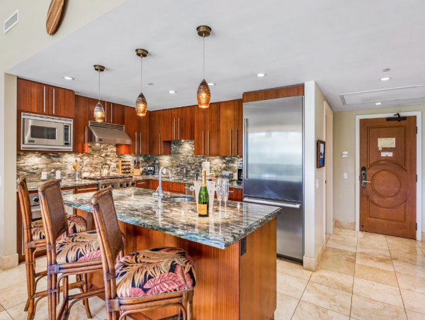 Luxurious Lahaina Rental: 3-Bedroom Suite on Kaanapali Beach