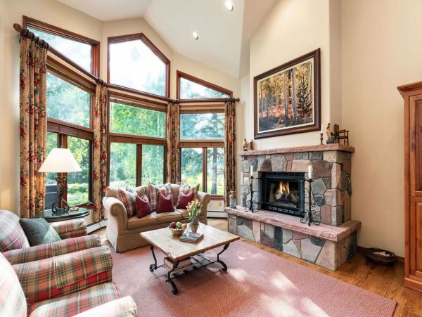 Arrowhead Vacation Home Sleeps Fourteen Guests.