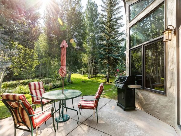Arrowhead Vacation Home Sleeps Fourteen Guests.