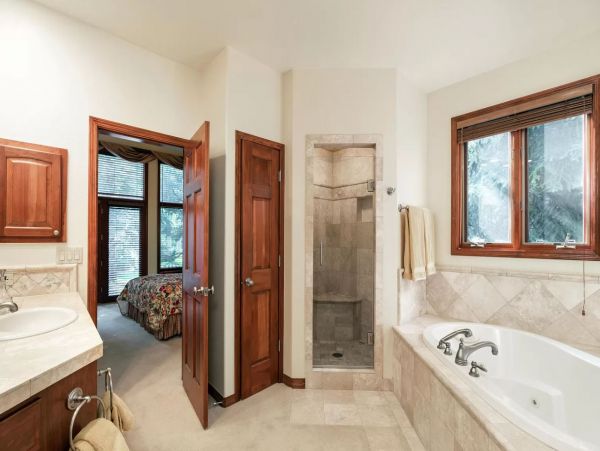 Arrowhead Vacation Home Sleeps Fourteen Guests.