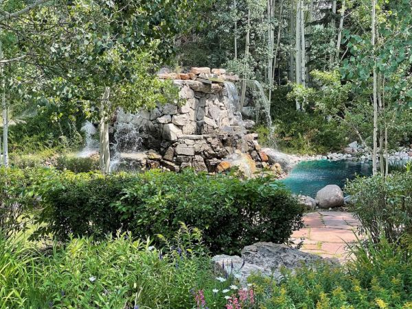 Arrowhead Vacation Home Sleeps Fourteen Guests.