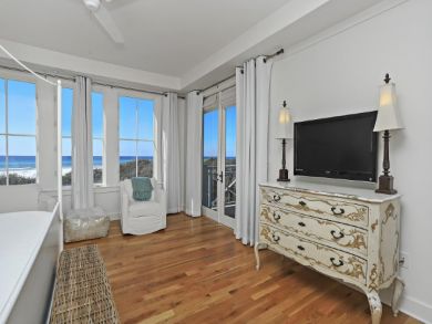 WaterSound Vacation Condo Sleeps Six Guests.