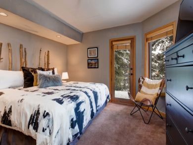 Deer Valley Three Bedroom Ski Condo with Mountain View