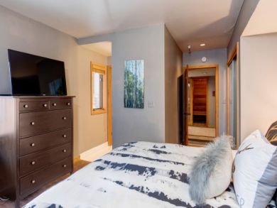 Deer Valley Three Bedroom Ski Condo with Mountain View