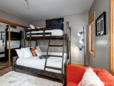 Deer Valley Three Bedroom Ski Condo with Mountain View