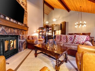 Deer Valley Three Bedroom Ski Condo with Mountain View
