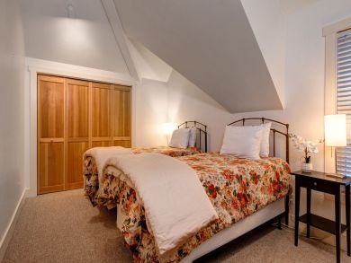 4 Bedroom Ski Home in Park City, Hot Tub & Mountain View