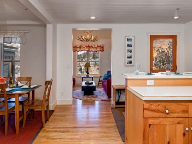 4 Bedroom Ski Home in Park City, Hot Tub & Mountain View