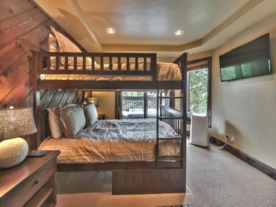 3 Bedroom Townhome With Den in Deer Valley 3 Bedroom Townhome With Den in Deer Valley