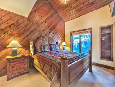 3 Bedroom Townhome With Den in Deer Valley 3 Bedroom Townhome With Den in Deer Valley