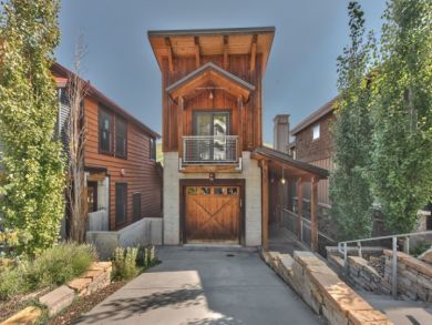 Park City Vacation Home Sleeps Nine Guests.