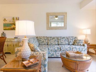 Ground Floor 2 Bedroom Condo Short Walk to Beach Sleeps 6