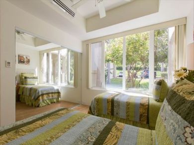 Ground Floor 2 Bedroom Condo Short Walk to Beach Sleeps 6