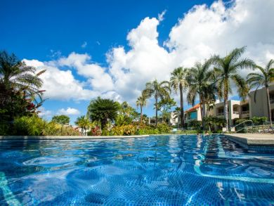 Ground Floor 2 Bedroom Condo Short Walk to Beach Sleeps 6