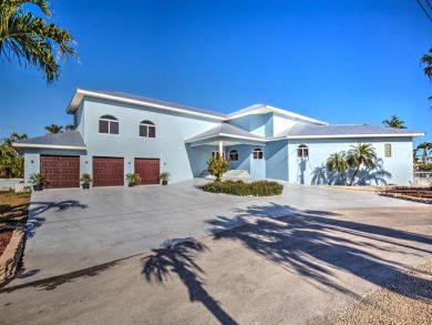 Hard to Beat 4 Bedroom Home Pool Dockage and Walk to Beach