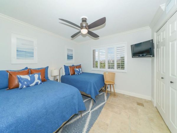 Siesta Key Vacation Condo Sleeps Six Guests.
