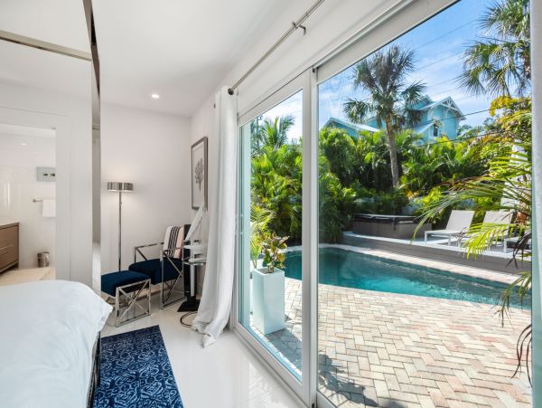 The Ultimate Anna Maria Island 4 Bedroom Home Steps to Sand