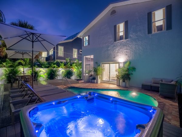 The Ultimate Anna Maria Island 4 Bedroom Home Steps to Sand