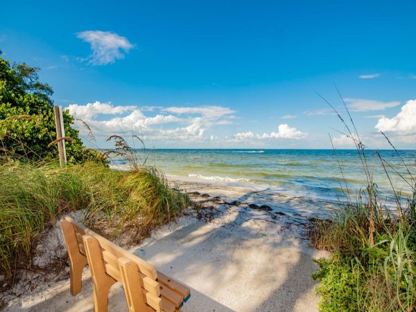 Anna Maria Walk to Beach Vacation Rental Home Three Bedrooms