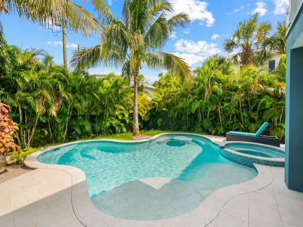 Five Bedroom Anna Maria Island Home On the Beach Block!