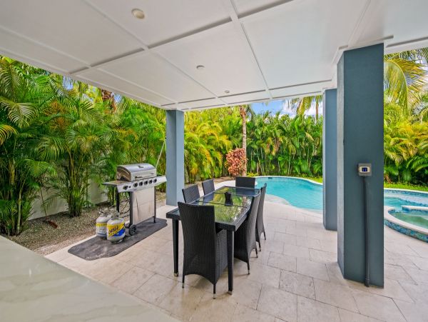 Five Bedroom Anna Maria Island Home On the Beach Block!