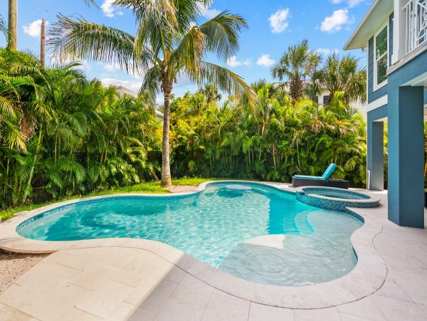 Five Bedroom Anna Maria Island Home On the Beach Block!