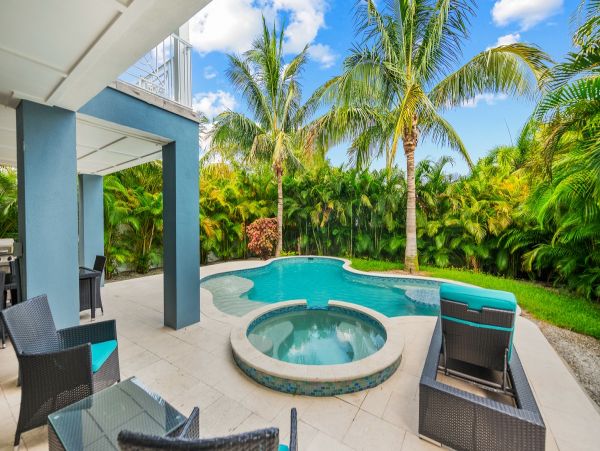 Five Bedroom Anna Maria Island Home On the Beach Block!