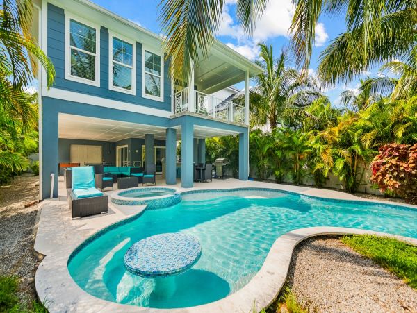 Five Bedroom Anna Maria Island Home On the Beach Block!