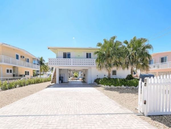 Canal Front 4 Bedroom Vacation Getaway Sleeps 10