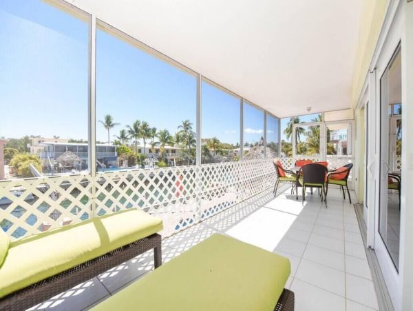 Canal Front 4 Bedroom Vacation Getaway Sleeps 10