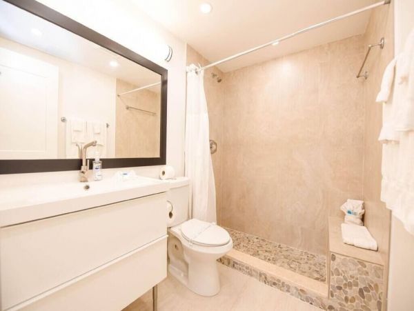 Canal Front 4 Bedroom Vacation Getaway Sleeps 10