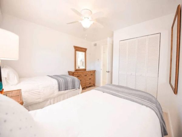 Canal Front 4 Bedroom Vacation Getaway Sleeps 10