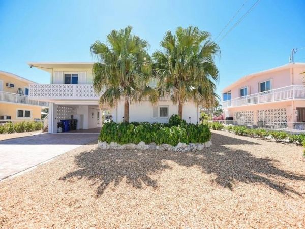 Canal Front 4 Bedroom Vacation Getaway Sleeps 10