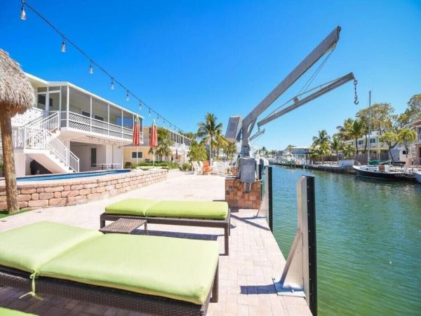 Canal Front 4 Bedroom Vacation Getaway Sleeps 10