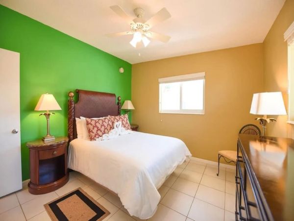 Canal Front 4 Bedroom Vacation Getaway Sleeps 10