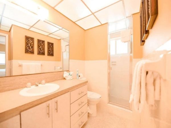 Canal Front 4 Bedroom Vacation Getaway Sleeps 10