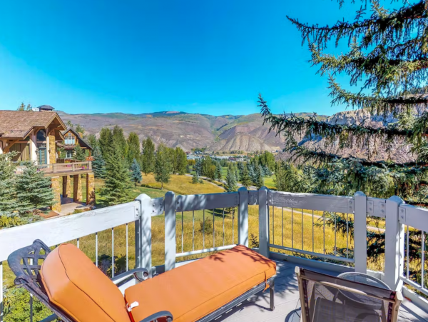 Beaver Creek Luxury 4 Bedroom Ski Home with Mountain View