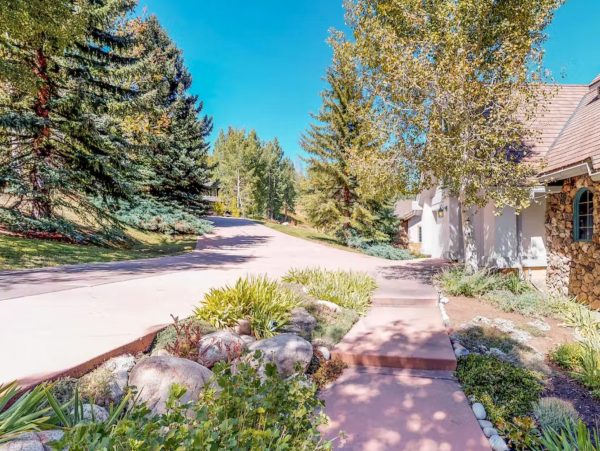 Beaver Creek Luxury 4 Bedroom Ski Home with Mountain View
