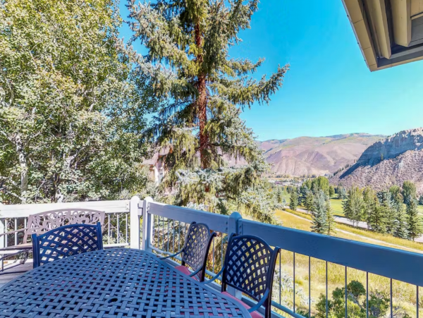 Beaver Creek Luxury 4 Bedroom Ski Home with Mountain View