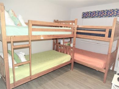 Siesta Key Vacation Cottage Sleeps Ten Guests.