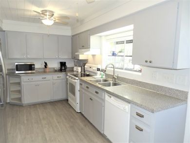 Siesta Key Vacation Cottage Sleeps Ten Guests.