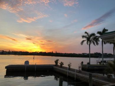 Siesta Key Vacation Cottage Sleeps Ten Guests.