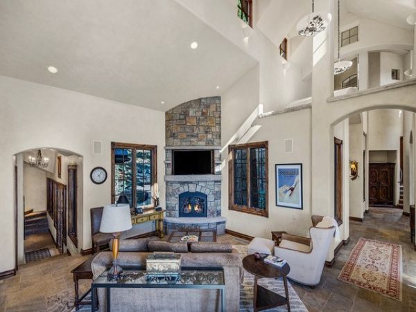 Ski in Ski Out Luxury 6 Bedroom Rental Home in Snowmass